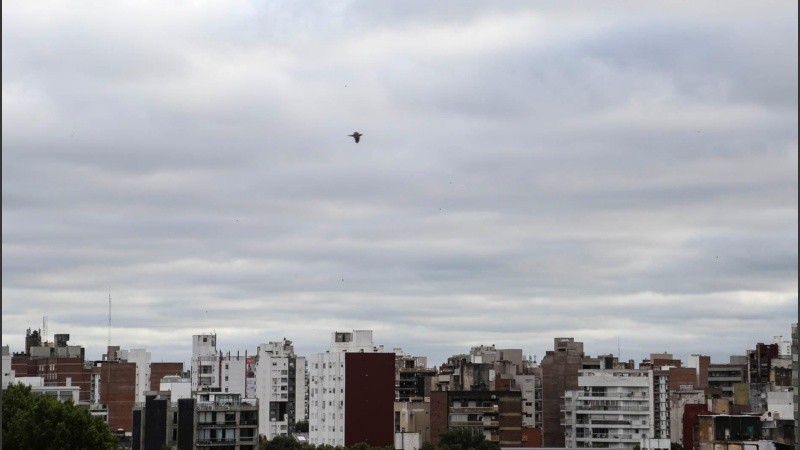 Un domingo con cielo nublado.