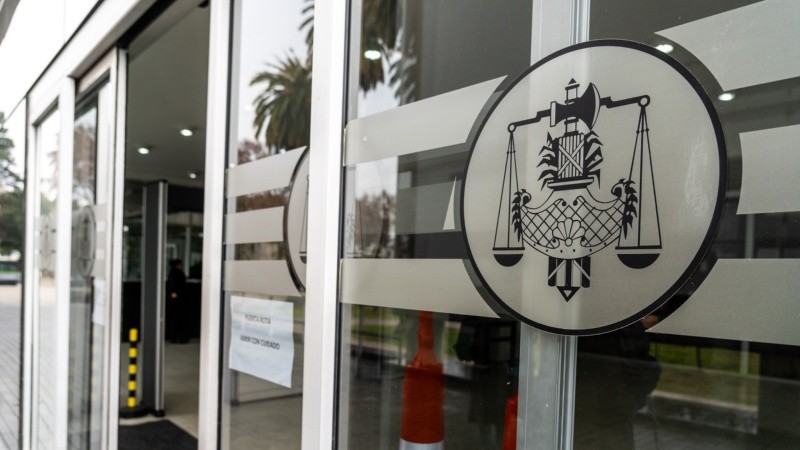 El presunto asaltante, reciclado como chofer de Uber, fue imputado como coautor de tres entraderas cometidas en el macrocentro en 2016.