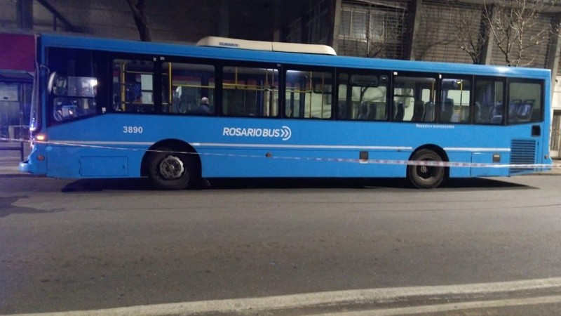 La detención de la suboficial se desprende de la investigación por la balacera a un colectivo en barrio Tablada.
