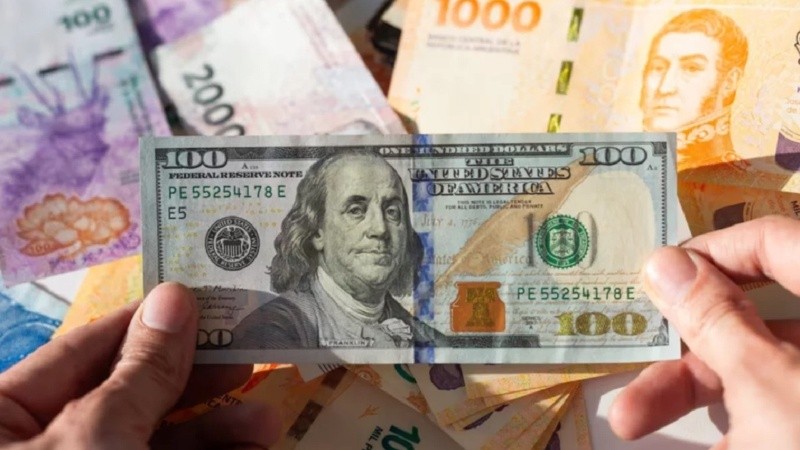 El Gobierno anunció que desde el lunes retirará el cepo cambiario.