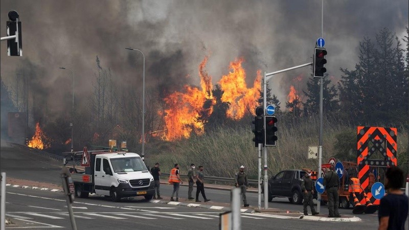 La policía israelí advirtió que se trata de un incidente en desarrollo y que no se descartan nuevas evacuaciones.