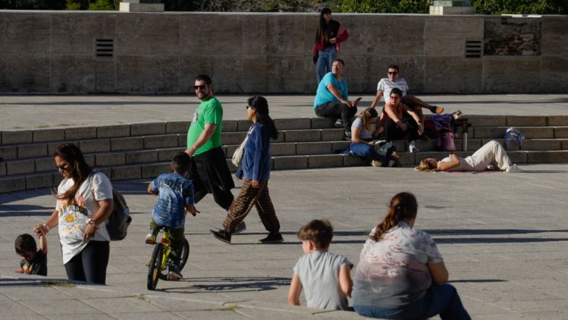Fin de semana largo "moderado" con un viernes no laborable: viajaron 1.159.000 turistas por el país