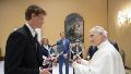 Entre risas y raquetas: Jannik Sinner, el número 1 del tenis, visitó al papa León XIV