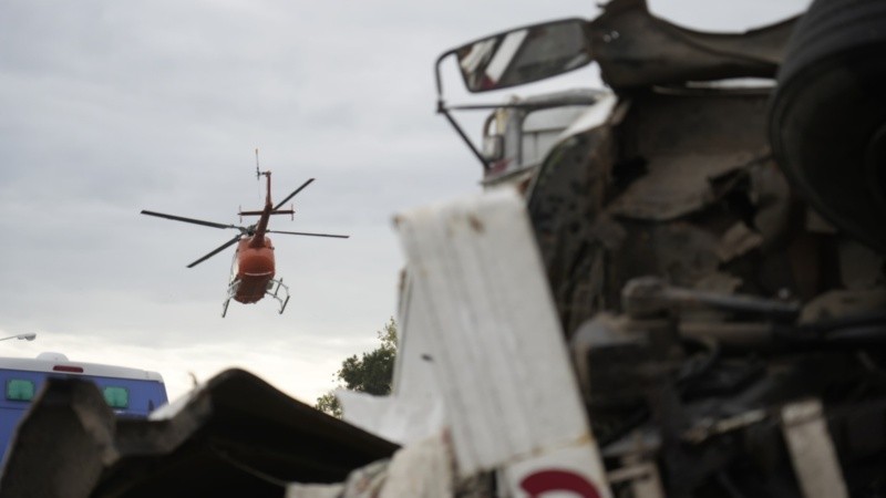 El rescate de los Bomberos y el traslado del herido al Heca.