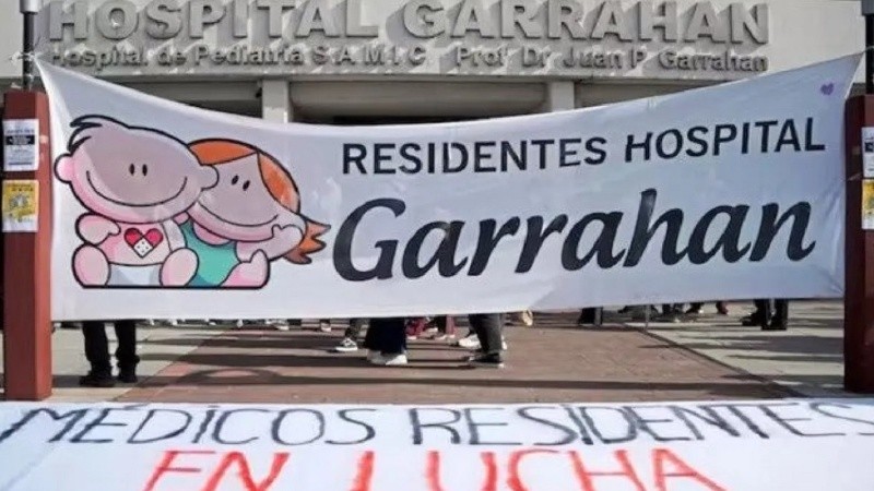 Residentes del Garrahan rechazaron el bono del Gobierno y continuarán con la medida de fuerza.