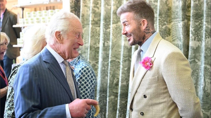 En 2003, Beckham ya fue reconocido por la Reina Isabel II como Oficial de la Orden del Imperio Británico.