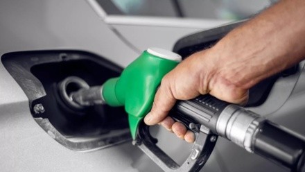 YPF define si sube el precio de los combustibles.