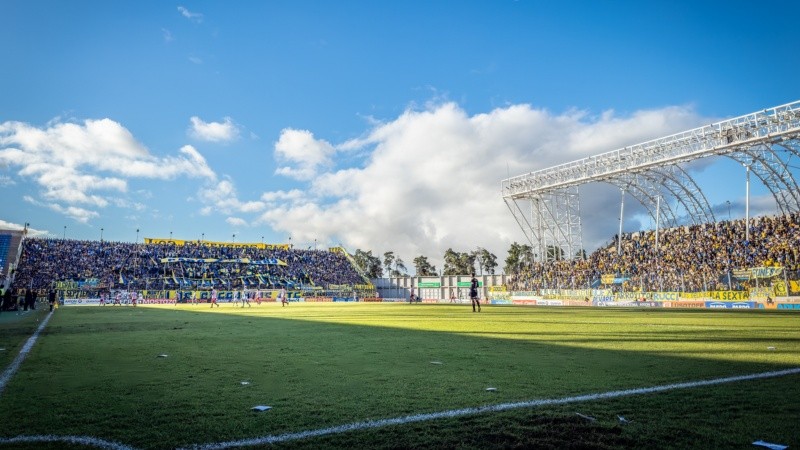 Desde el club auriazul confirmaron que los tickets se entregarán de forma presencial este jueves y viernes en la sede del Cruce Alberdi