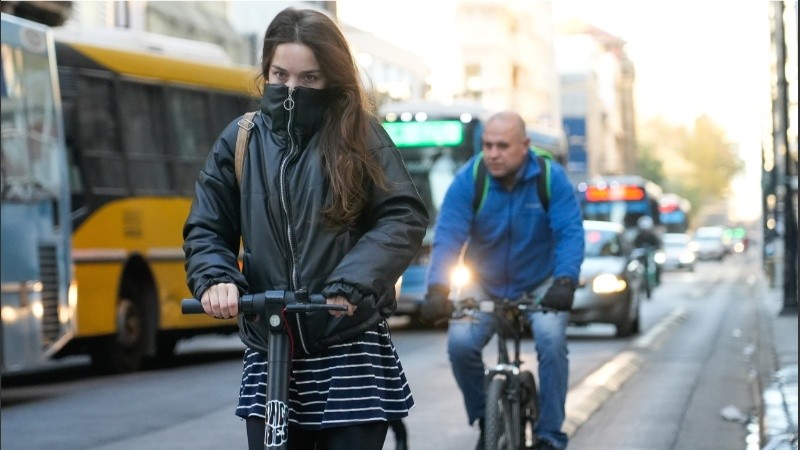 Mucho abrigo para andar en monopatín.