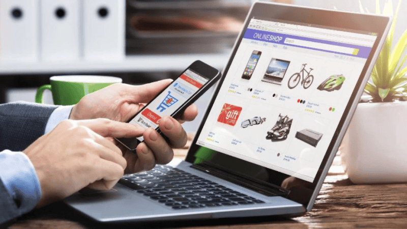 Los sitios web apócrifos se hacen con inteligencia artificial, según explicó el especialista.