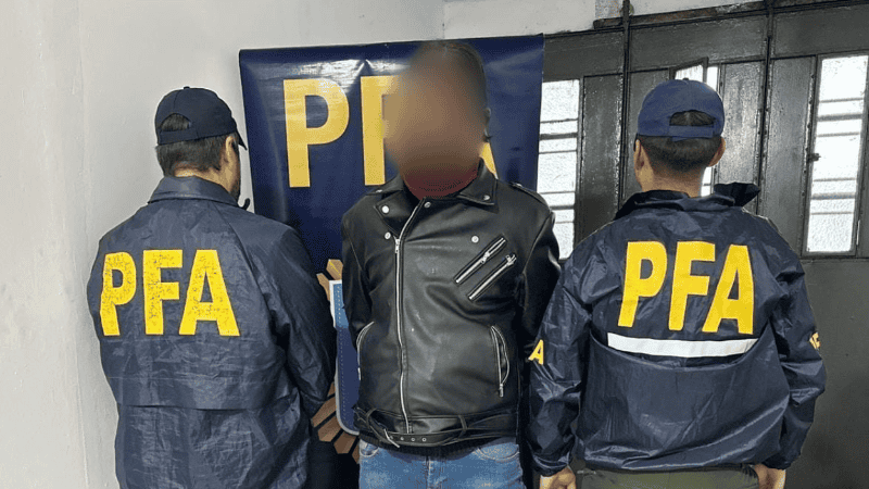El hombre detenido.