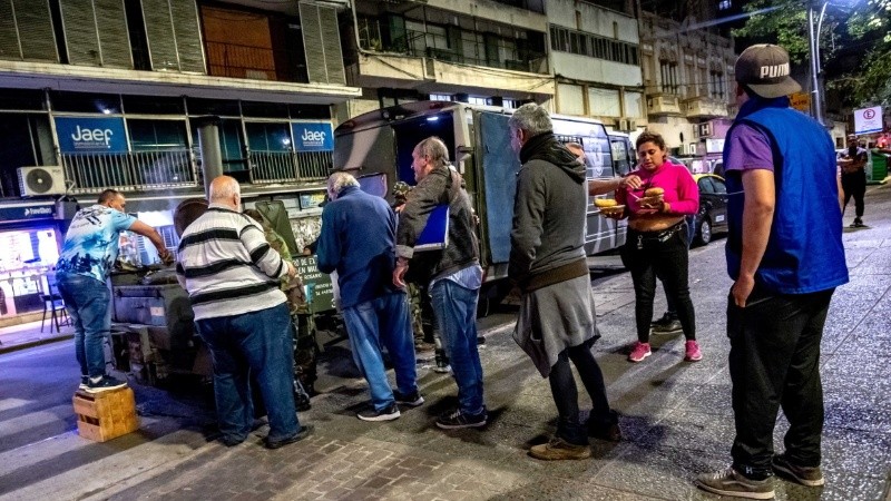 Cada vez más personas requieren asistencia en las noches de frío en Rosario