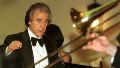 AME8784. BOGOT� (COLOMBIA), 26/06/2025.- Fotograf�a de archivo del 17 de abril de 2005 del compositor Lalo Schifrin, durante una presentaci�n en el Lincoln Center en Nueva York (EE.UU.). Schifrin, reconocido internacionalmente por crear la banda sonora de la serie original de la saga