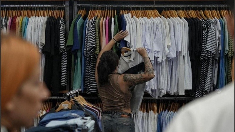 Este descenso provocó que, por primera vez en tres bimestres, la cantidad de empresas que reportaron bajas en sus ventas (56%) superara a aquellas que registraron aumentos (32%).