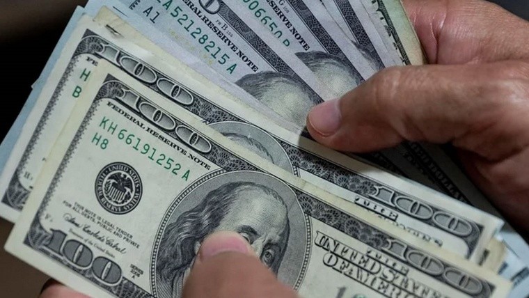 El dólar mayorista llegó a los $1.300 y crece la presión en el mercado de futuros A3.