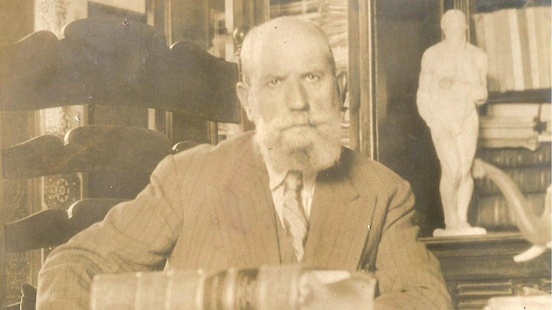 Un retrato de Medina en el interior de su casona en su finca rosarina. Un retrato de Medina en el interior de su casona en su finca rosarina.