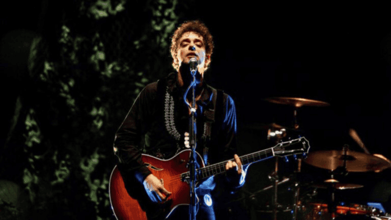 La impresionante voz que todos le reconocen hasta el presente, posiblemente haya terminado opacando al estupendo guitarrista que también fue Gustavo Cerati La impresionante voz que todos le reconocen hasta el presente, posiblemente haya terminado opacando al estupendo guitarrista que también fue Gustavo Cerati